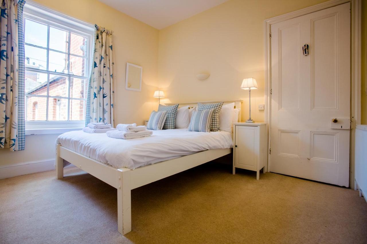 14 Market Cross Place - Beachfront Location With Lovely Sea Views - Aldeburgh Coastal Cottages Exterior photo